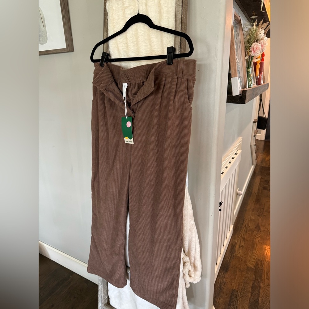 Halara mid rise Corduroy casual pant in brown